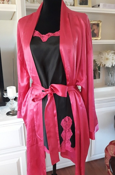 Victoria's Secret Other - Victoria's secret robe/nightie